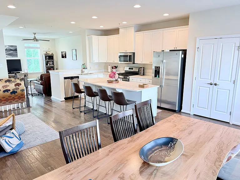 215 Quarry Point Rd — Photo 6
