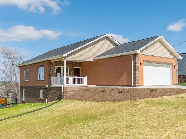 205 3rd St, Christiansburg, VA 24073