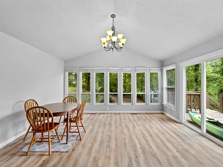 1 Blandford Ln — Photo 3