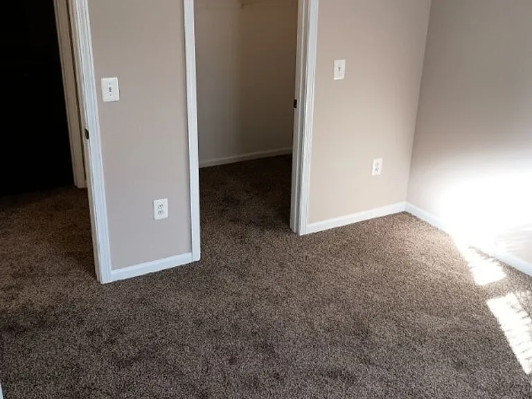 185 - COUNTRY VIEW APARTMENTS — Photo 17