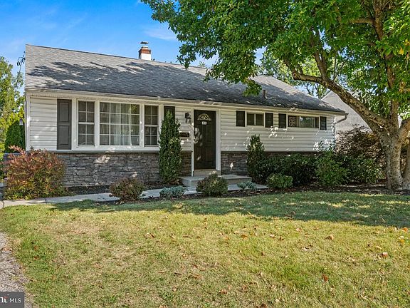 2nd image of 416 Stuart Ln