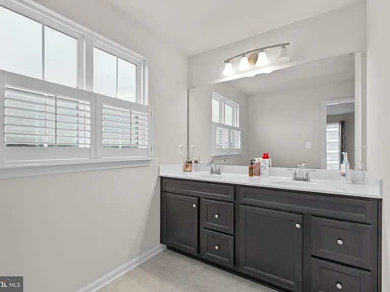 6427 Hawkeye Dr — Photo 35