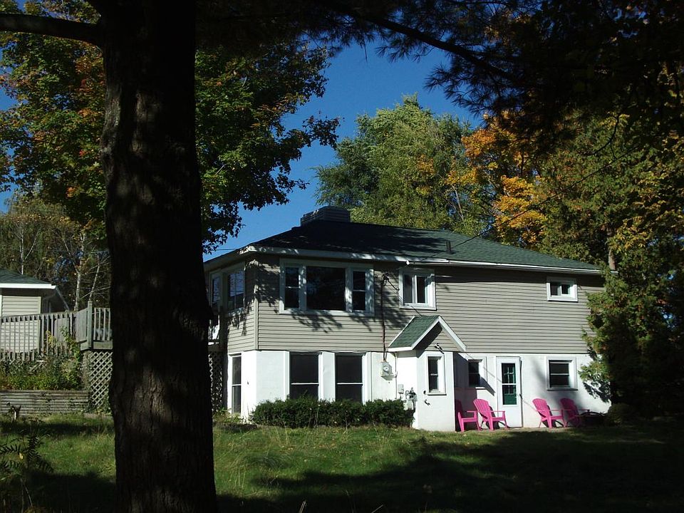Home with detached 2 car garage