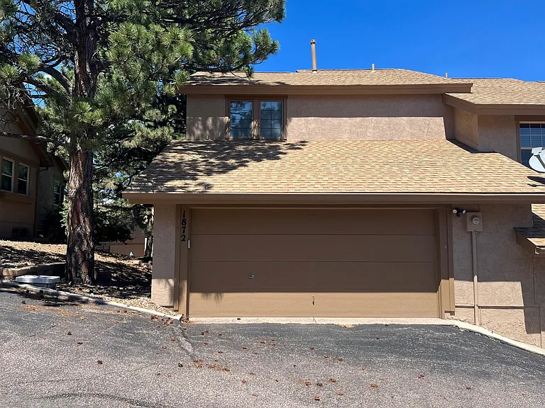 1872 Brookdale Dr — Photo 2