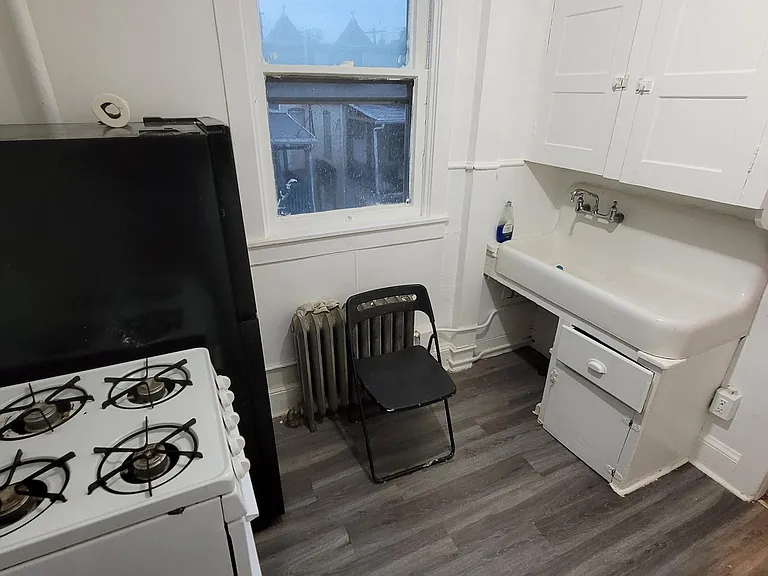 324 Spring St #3 — Photo 11