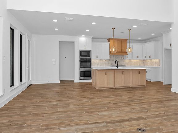 2nd image of 25246 Bamburgh Dr