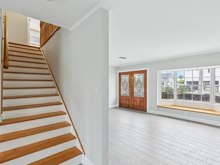 8706 Elmwood Ln — Photo 10
