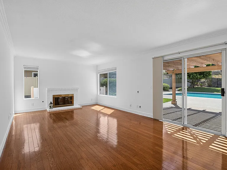 13887 Carriage Rd — Photo 17