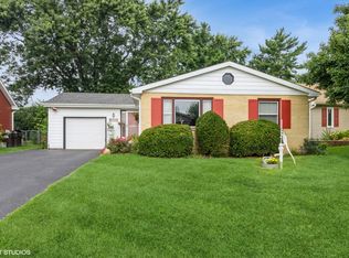 5615 Oak Park Rd, Cary, IL 60013