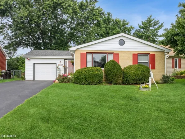 5615 Oak Park Rd, Cary, IL 60013