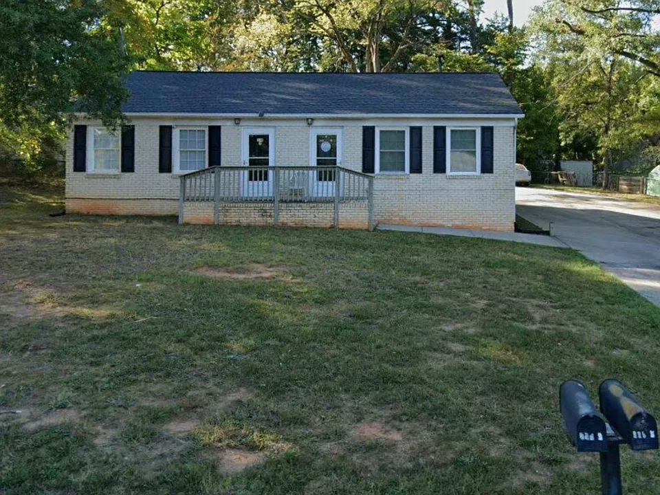 214 Dixon Cir #A