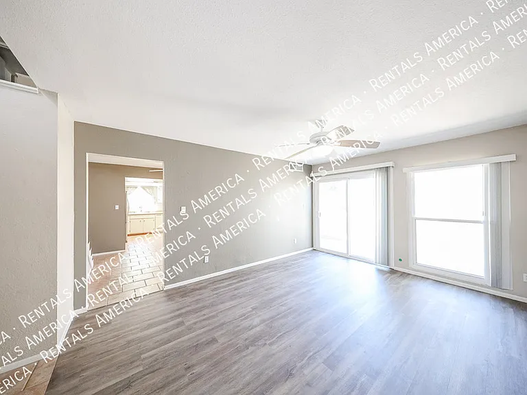 4555 W Continental Dr — Photo 5