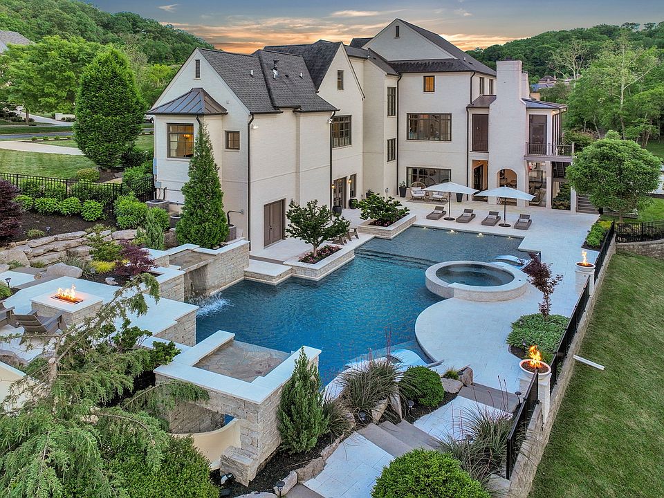 1st image of 821 Windstone Blvd