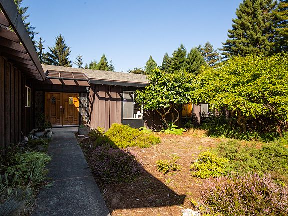 3rd image of 2123 Greenbriar Ln