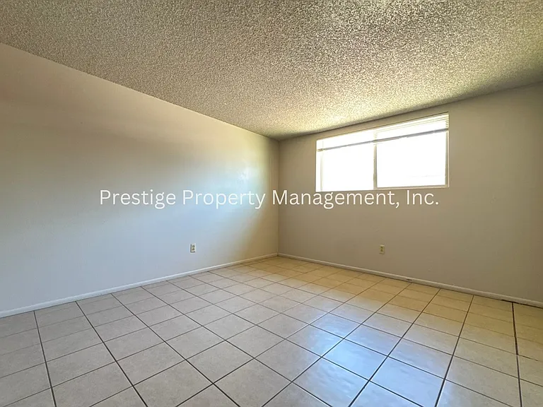 2302-2312 N Ralph Ave — Photo 11