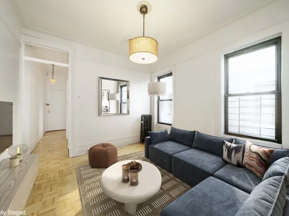 3692 Broadway image 1 of 8