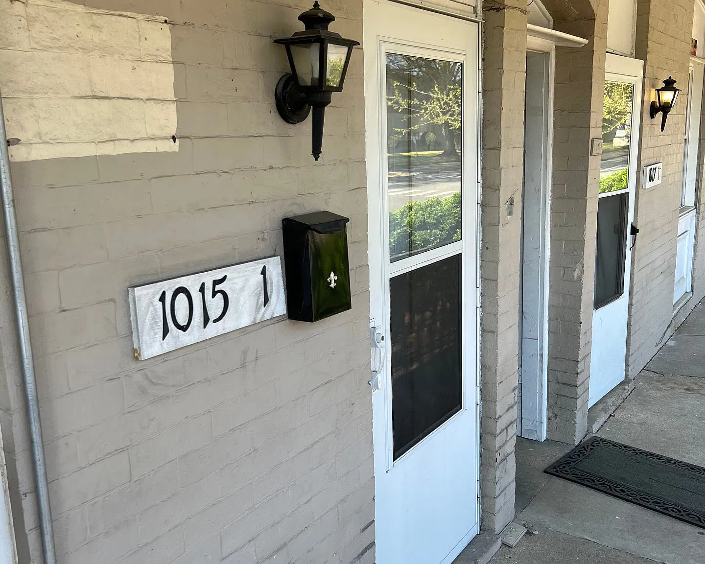 1015 W Leigh St — Photo 2