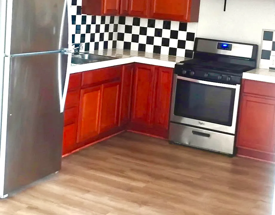 933 W Venice Blvd #5