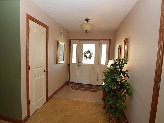 3rd image of 617 Amanda Ave NW