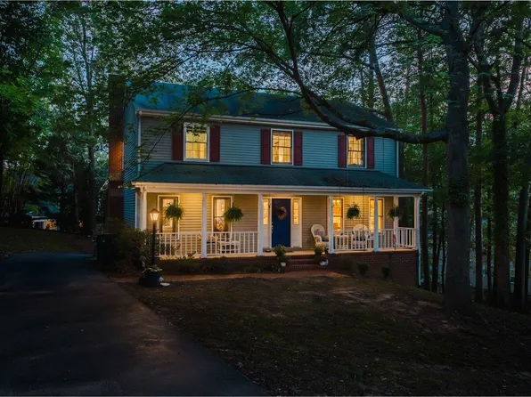 1141 Hearthglow Ct, Charlottesville, VA 22901