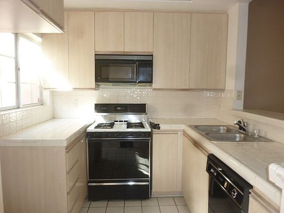 4th image of 800 Glenway Dr Unit 117