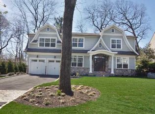 14 Bayberry Rdg, Roslyn, NY 11576