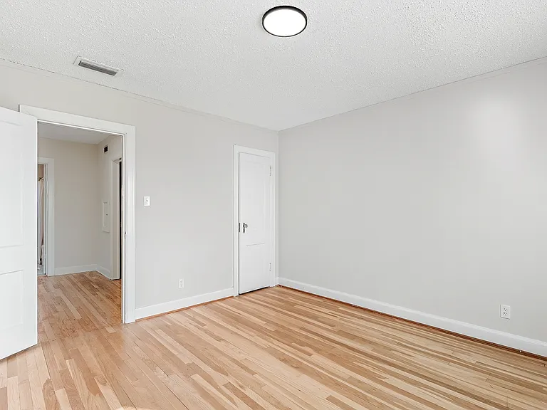1543 S Hillside St — Photo 16