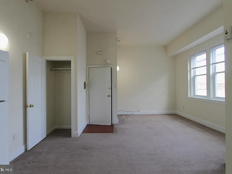 100 E Price St #1G — Photo 3
