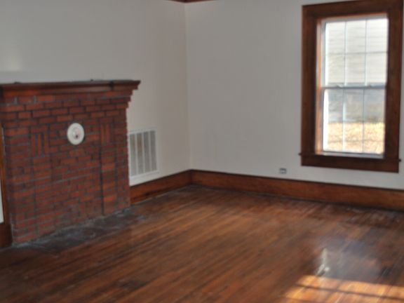 2nd image of 610 Oak St