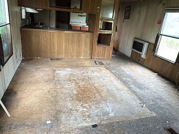 4th image of 795 Jenkins Mill Rd