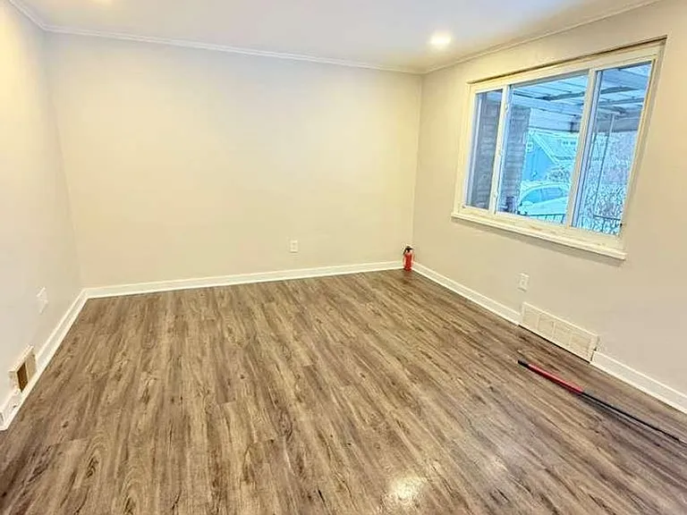 150 Marshall Dr — Photo 12