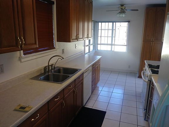4th image of 10104 Grayling Ave