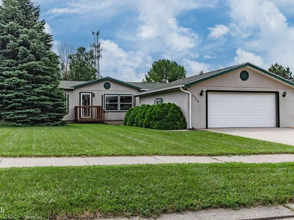 3703 Jericho Rd, Bismarck, ND 58503