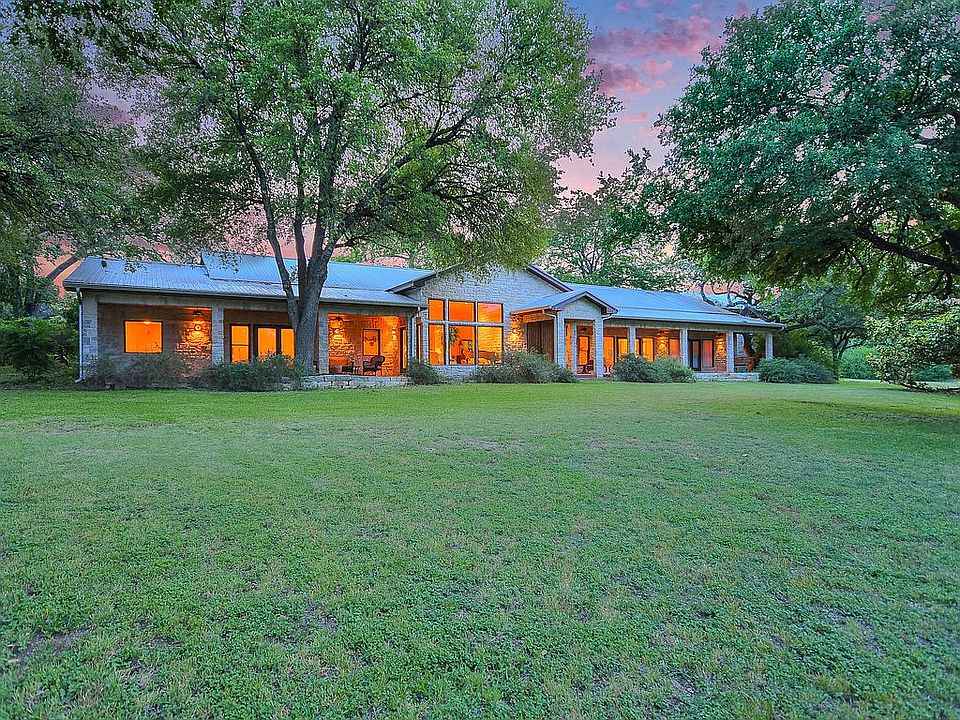 House on 3 private acres