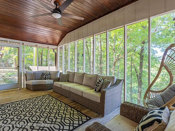 Image 3: Screened Porch