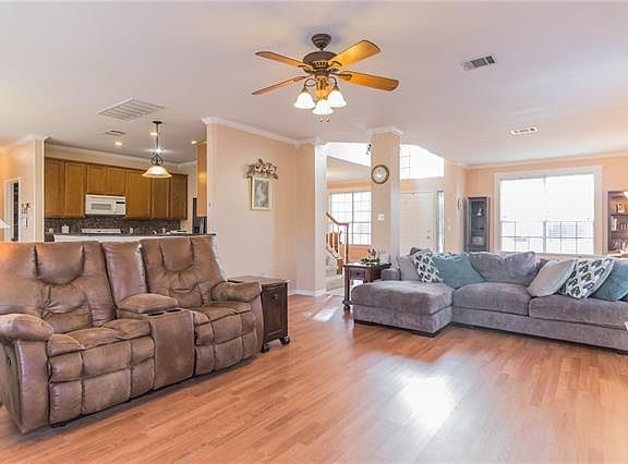 3rd image of 411 Thunderbay Dr
