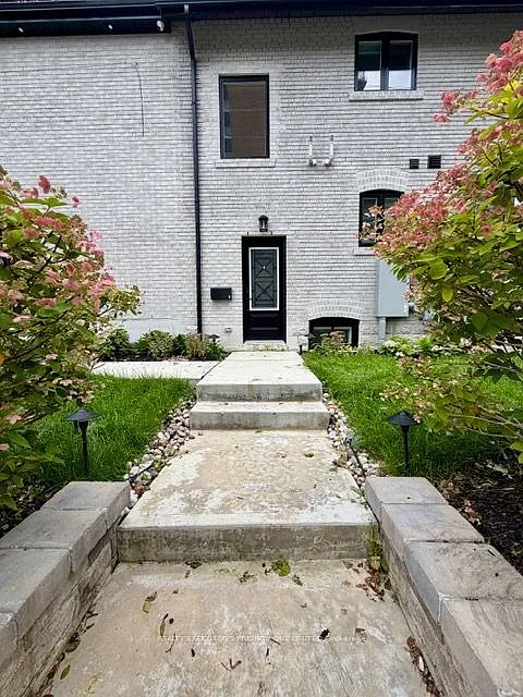 10 Lascelles Blvd #BASEMENT
