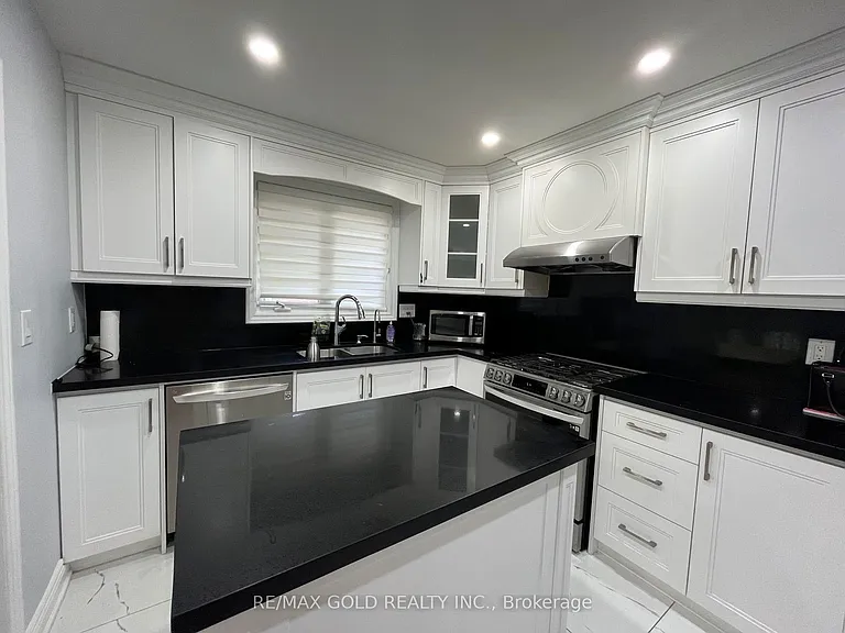 30 Moynes Ave — Photo 10