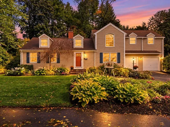 54 Edward Ave, Lynnfield, MA 01940