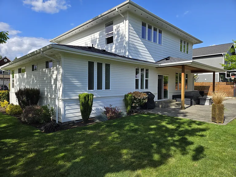 1410 Foxtail St — Photo 3
