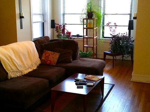 3rd image of 4128 N Pulaski Rd #3S