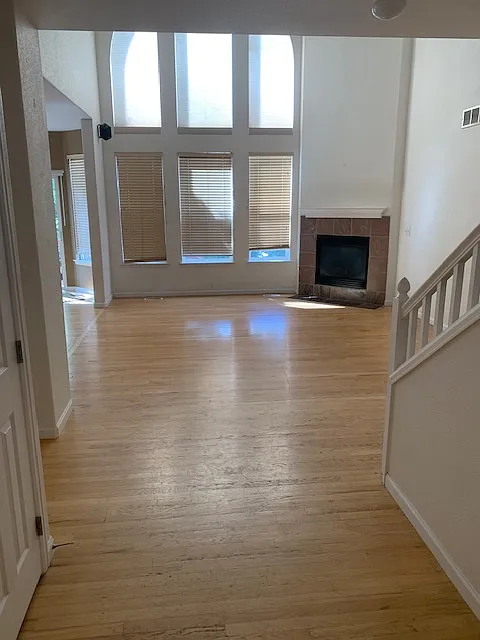 4 bed, 4000 sqft, $3,800 — Photo 3