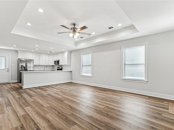 4th image of 901 N Clark Ln
