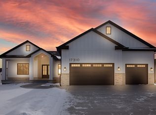 17310 Springbrook Trl, Urbandale, IA 50323