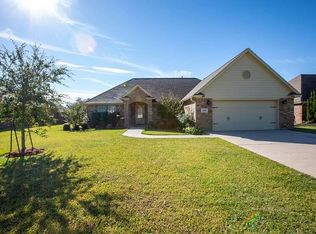 1011 Cardinal Ct, Richwood, TX 77566