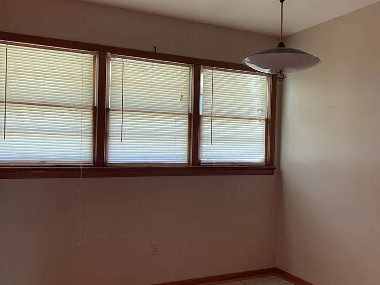 908 Twin Oaks Ave — Photo 6
