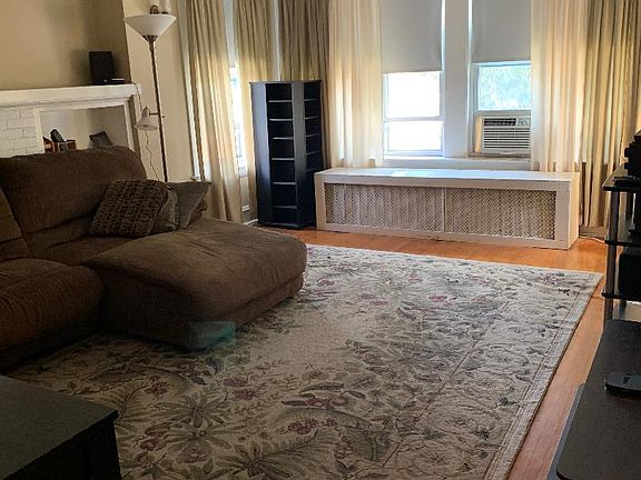 3rd image of 4934 N Claremont Ave
