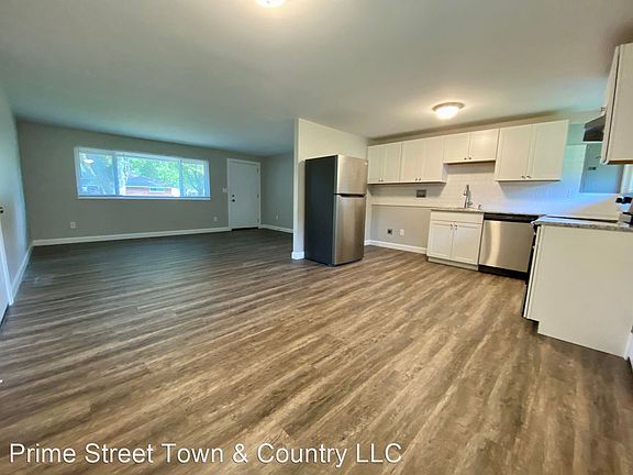 3rd image of 320 Ives Ln