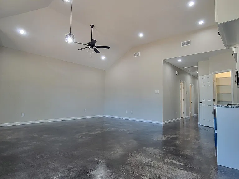 205 Hayes Ave #B — Photo 3