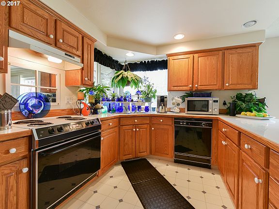 5th image of 13919 NE 83rd St
